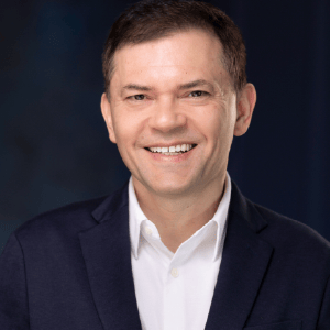 Headshot of Pablo Chavez